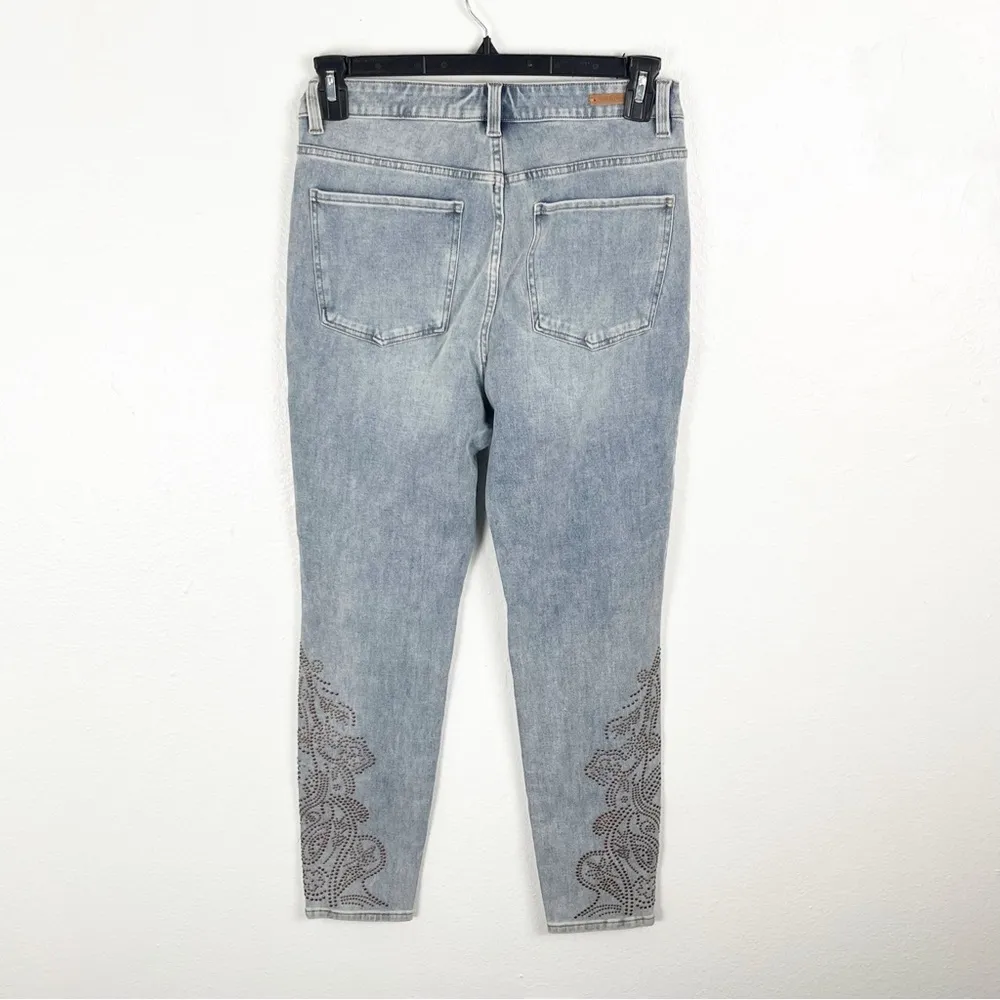 SOFT SURROUNDINGS Lightwash High Rise Beaded Embellishment Leg Jeans, Size 8 - Image 2