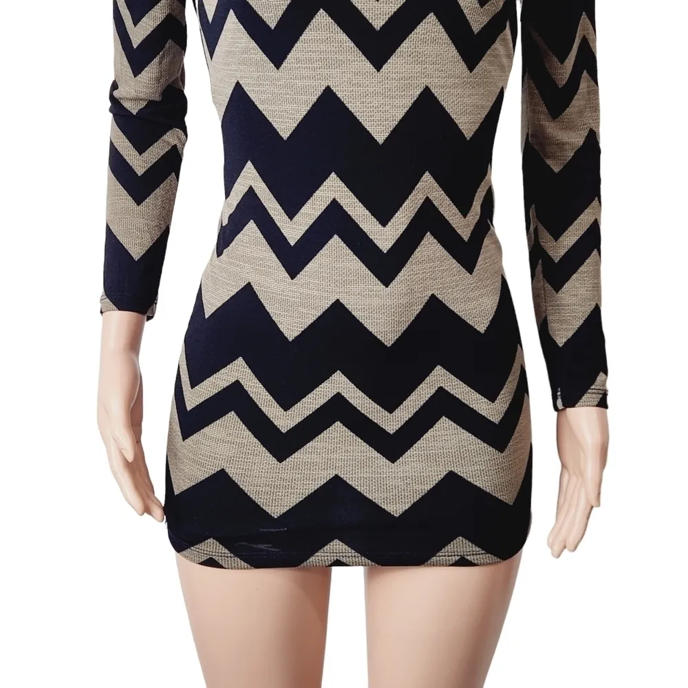 WINDSOR Navy and Gray Mini Backless Long Sleeved Abstract Dress Size: M - Image 3