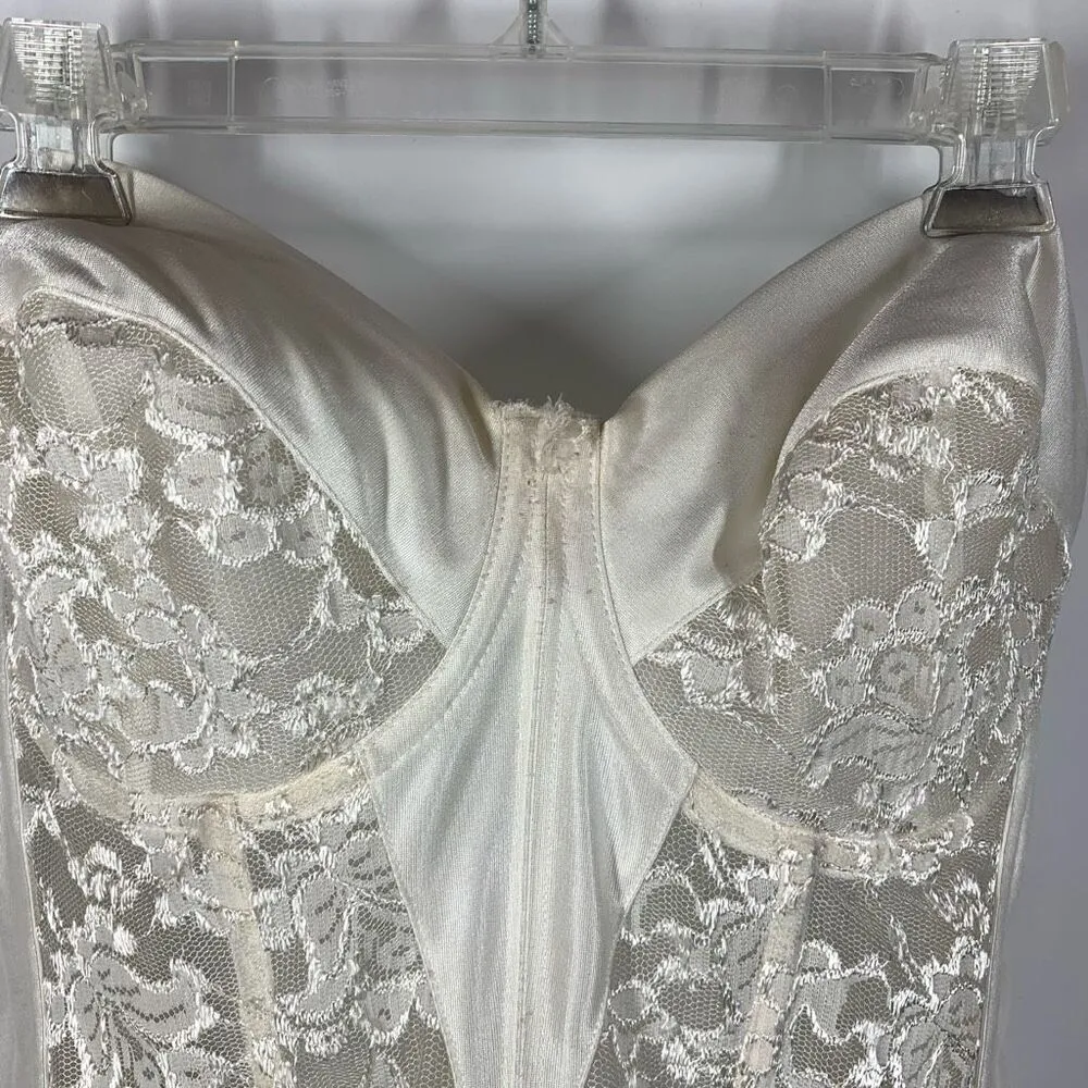 Carnival Style 437 Full Figure Tuxedo Torsolette Bra (White 40DD) there are no s White Size undefined - Image 5