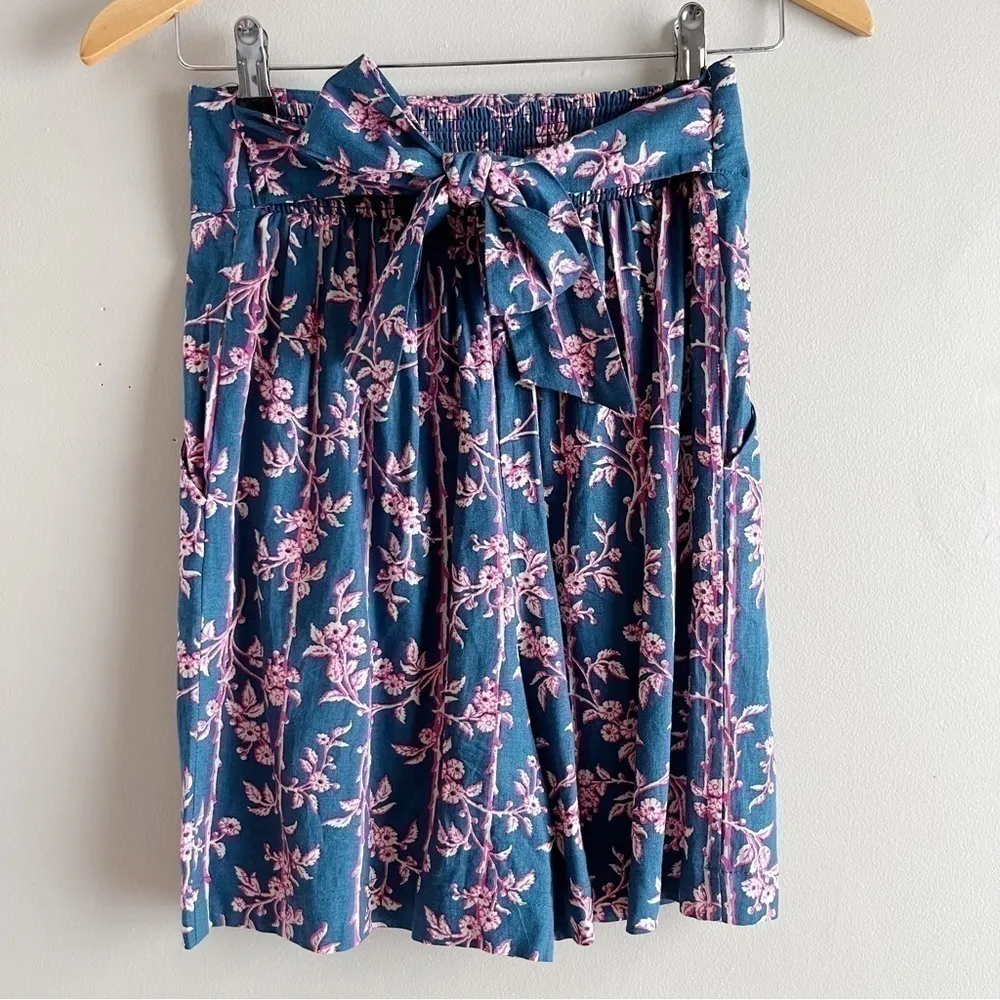 Free People • Pacific‎ Ocean High Waisted Shorts in Navy & Pink Florals, Size XS - Image 2