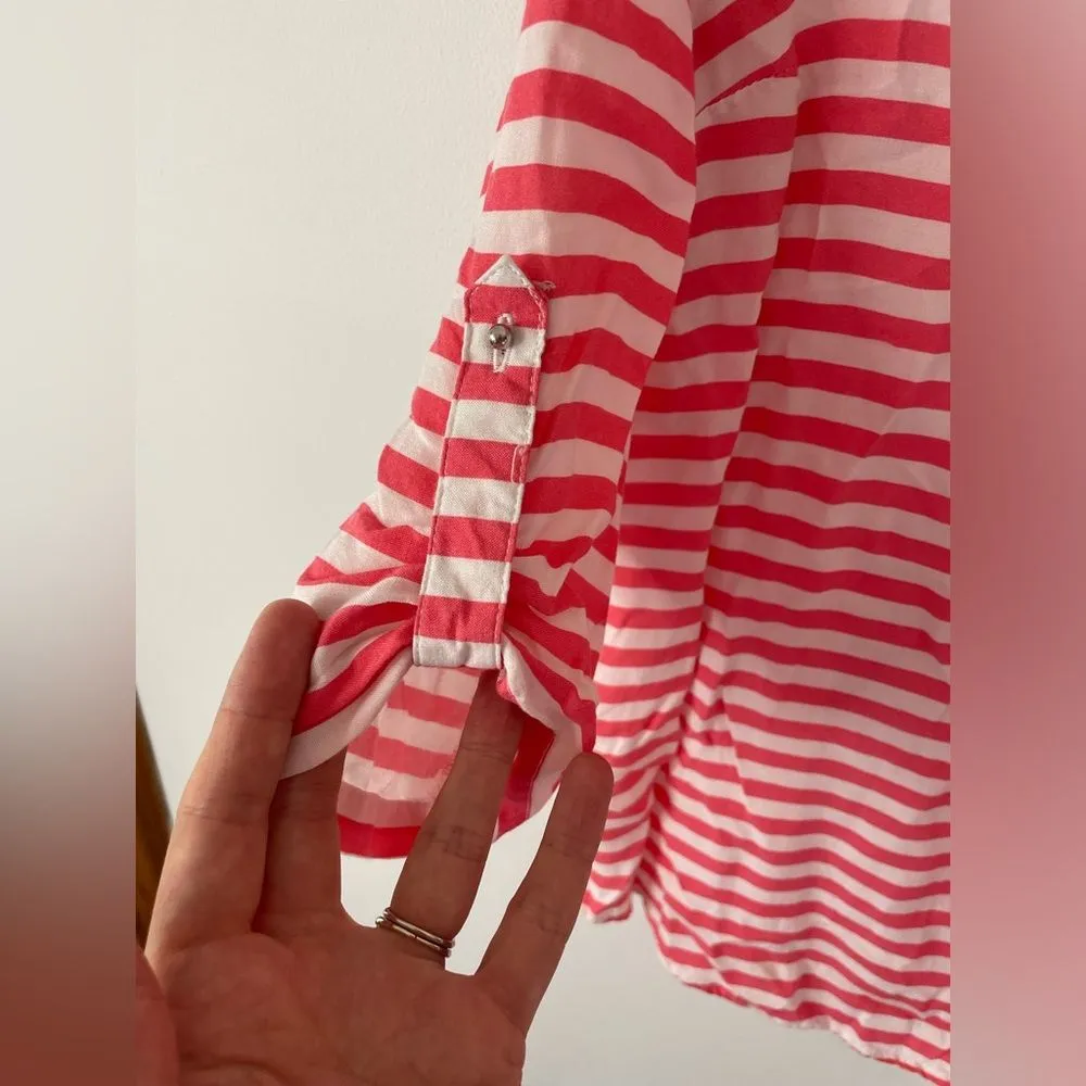 Motherhood maternity 1/4 V-neck button top size medium. - Image 6