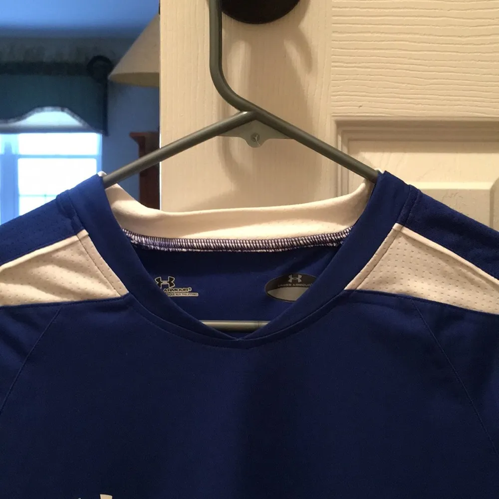 Women’s under armour heat gear shirt - Image 5