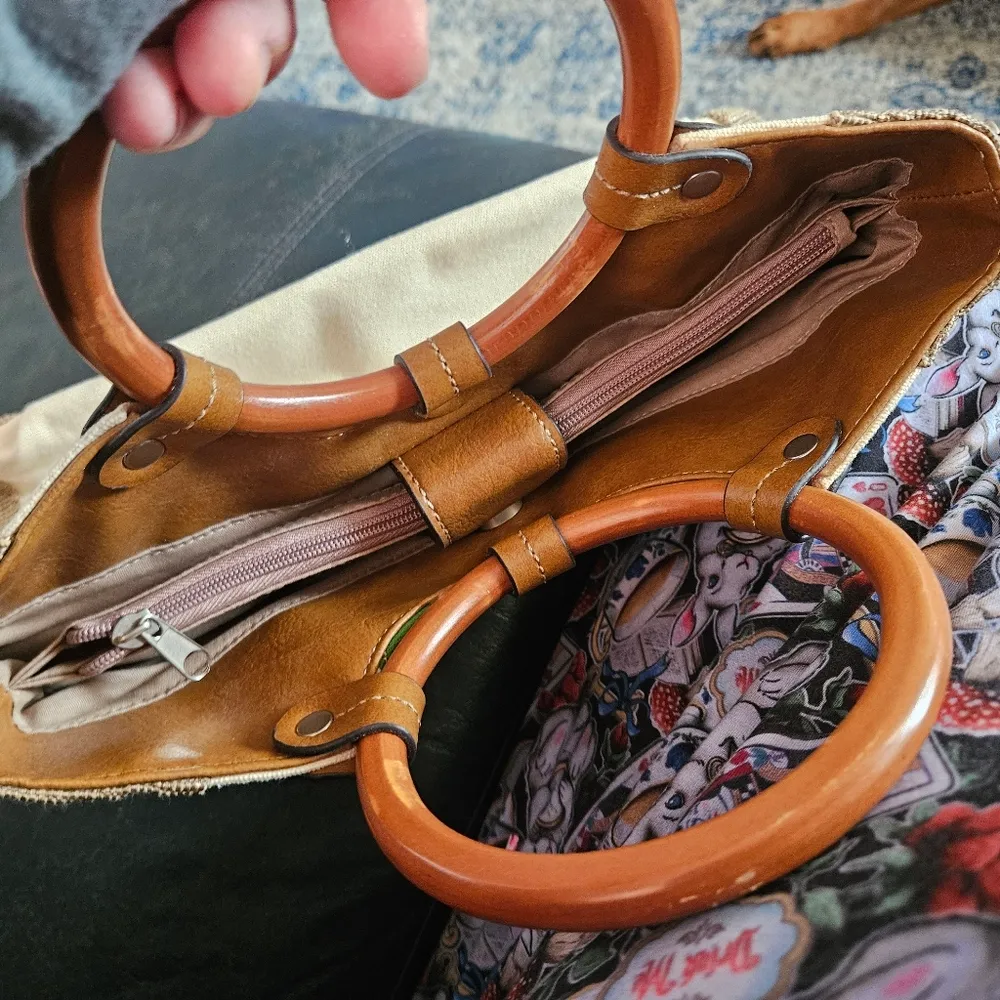 Relic Floral Beige Handbag with Tan Leather Trim (11in x 8.5in x 4in) - Image 6