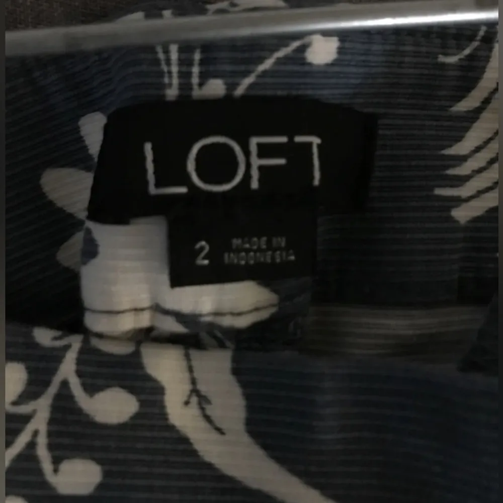 Ann Taylor Floral Bird print Original chino shorts Blue White Size 2 NWOT - Image 7