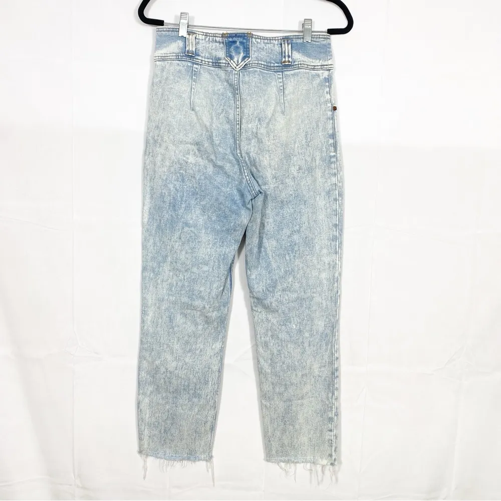 Abercrombie & Fitch Ultra High Rise Mom Jeans Frayed Hem Light Acid Wash 90s - Image 4