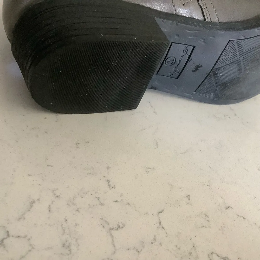 American rag grey “Ar Cadee”vegan leather boots zipper closure ankle boots Sz 10 - Image 8