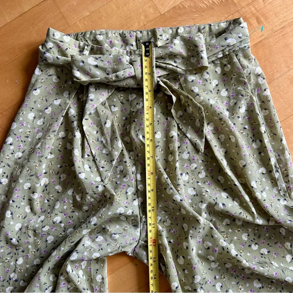 SHEIN Floral, Wide, Split Leg Flowy Pants, Matching Belt, Green, White, Size XS - Image 10
