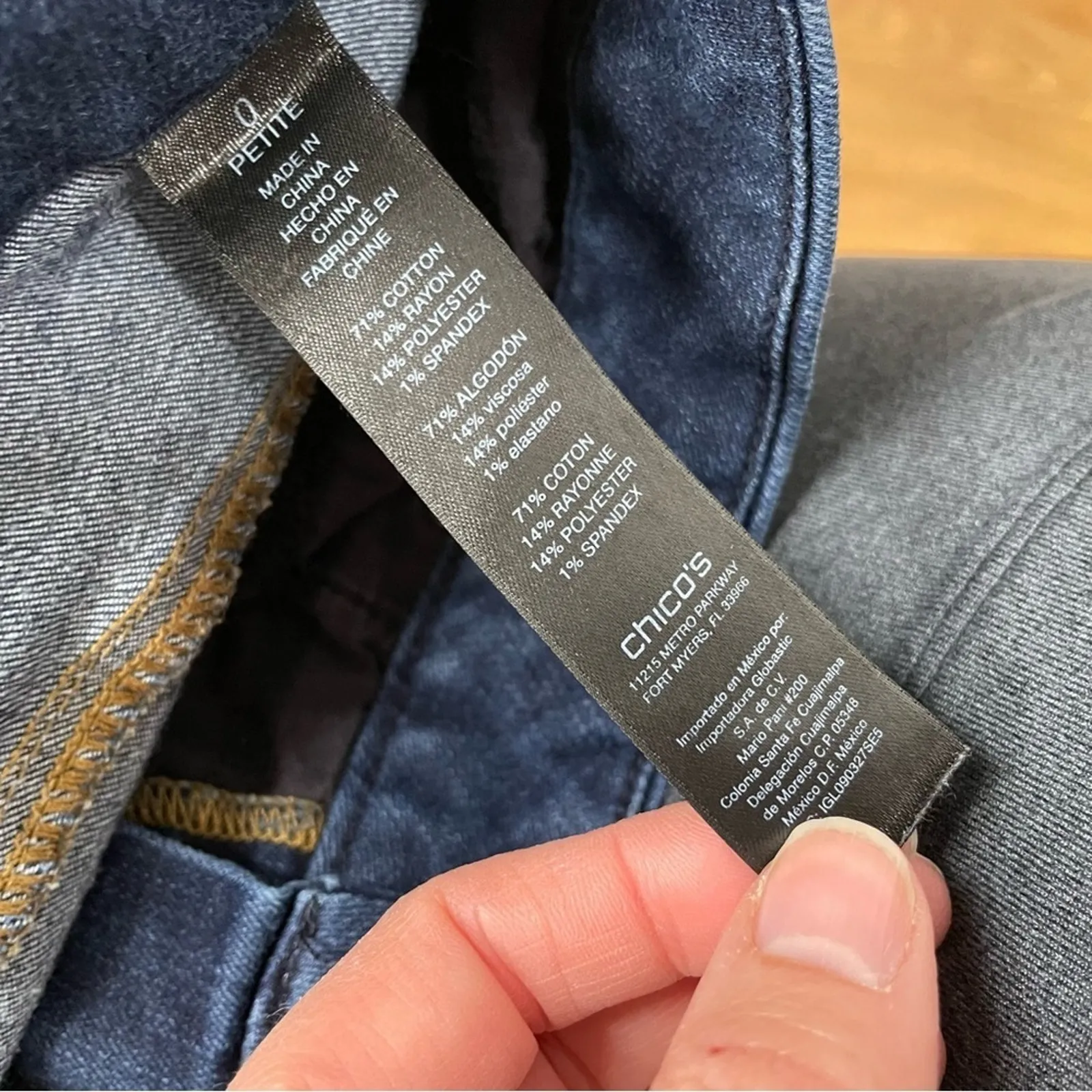 Chicos So Lifting Dark Wash High Rise Cropped Jeans Womens 0P Blue Denim Zip Fly - Image 6