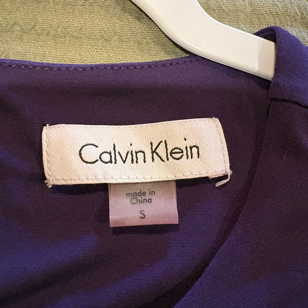 Calvin Klein Women's Deep Purple Pleated Blouse size Small GUC - Image 5