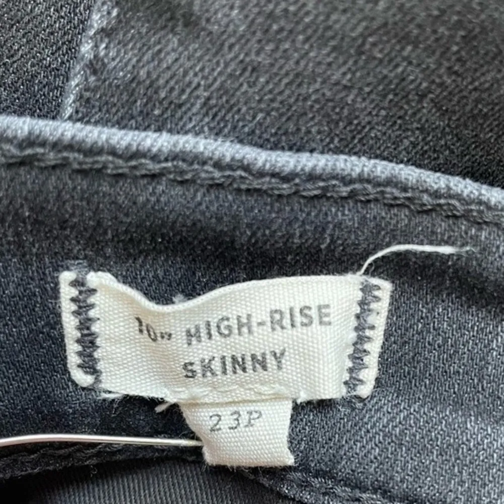 Madewell 10” High Rise Button Fly Skinny Jeans Black Wash Womens Size 23P Petite - Image 10