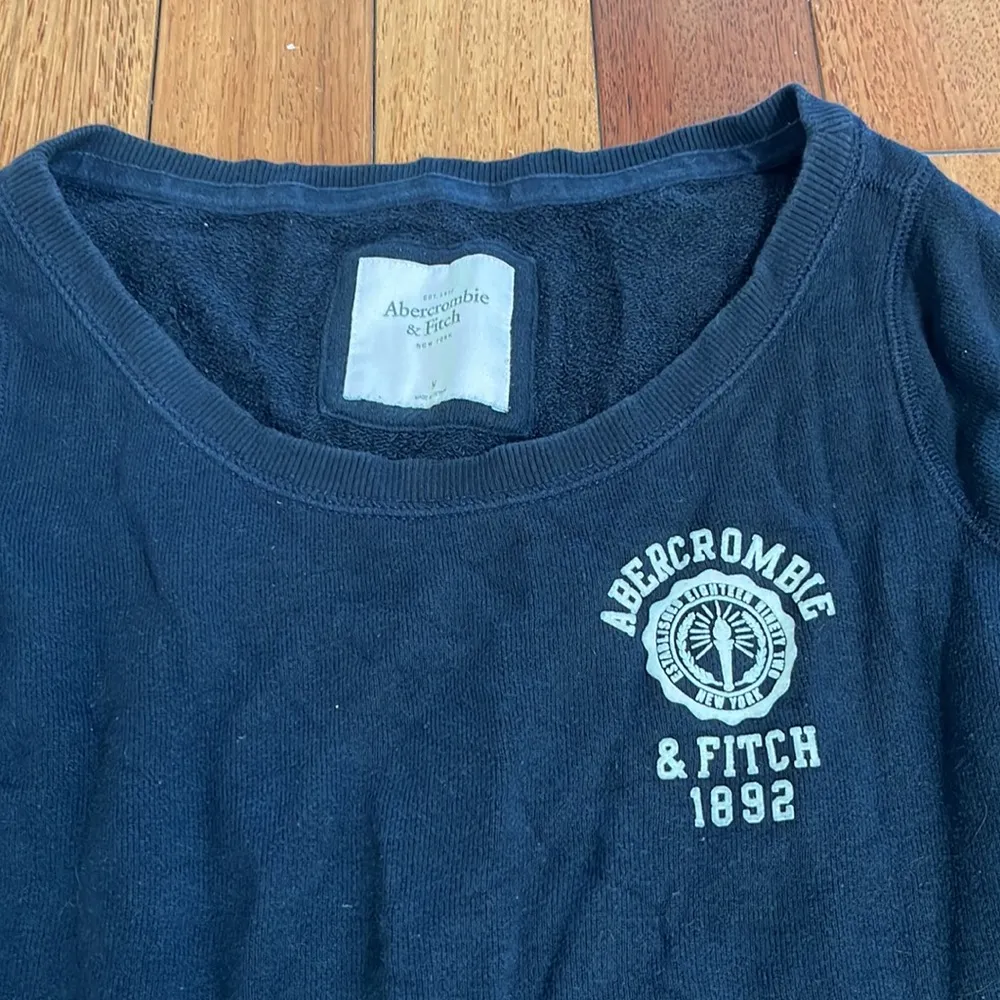 Abercrombie & Fitch | Sweatshirt Navy Blue Medium Distressed Hem - Image 2