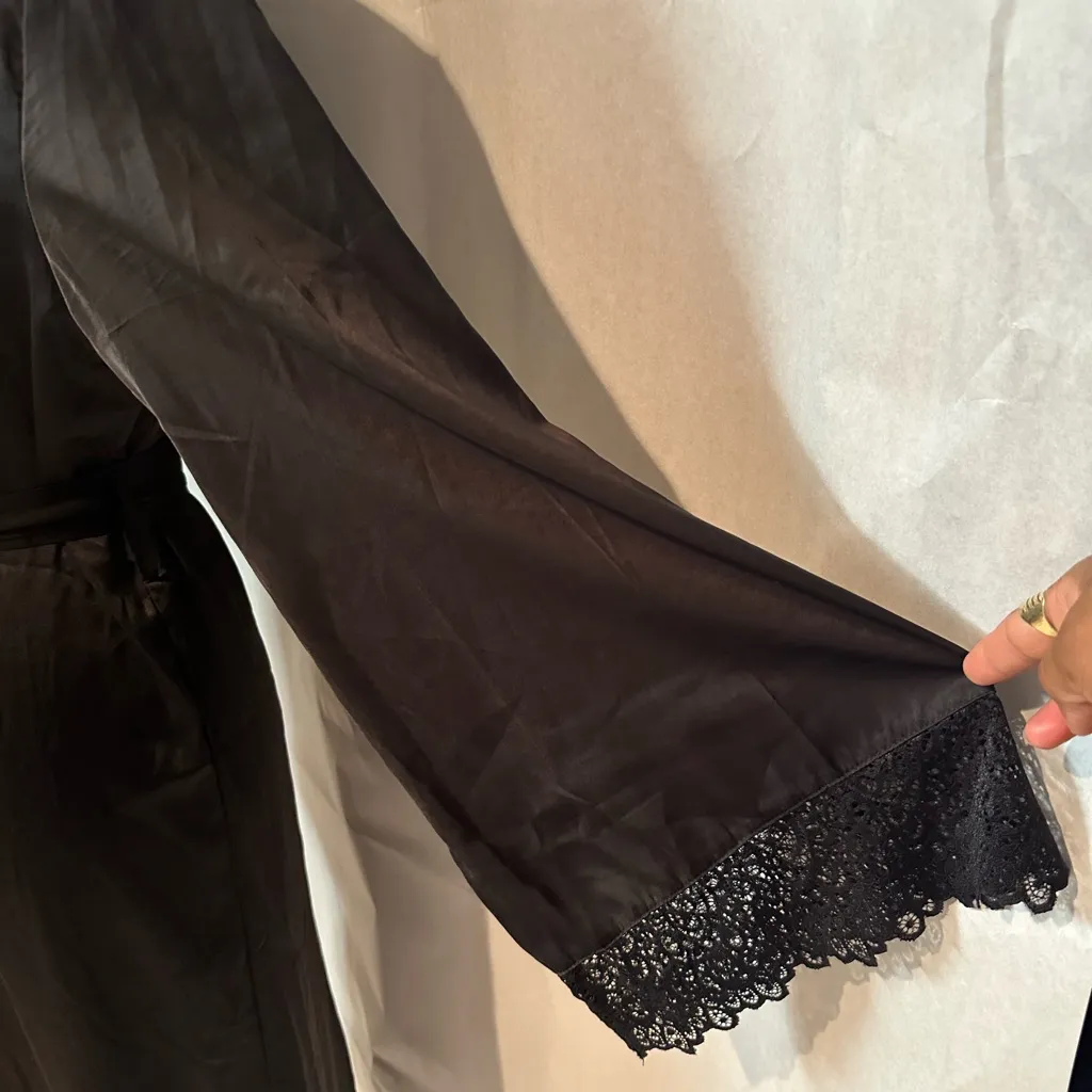 SO Black Lace Detail Robe - Image 4