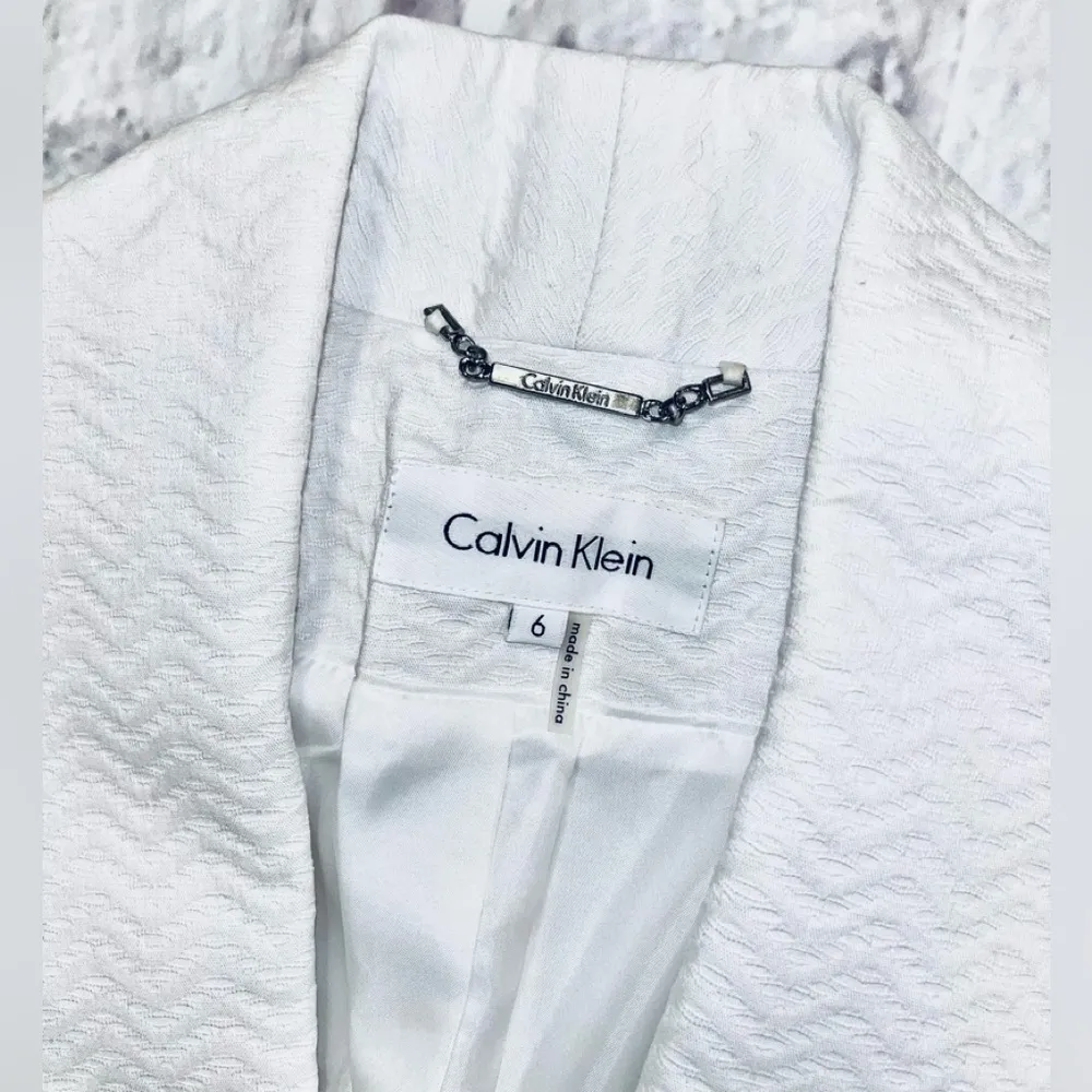 CALVIN KLEIN White Blazer sz 6 - Image 3