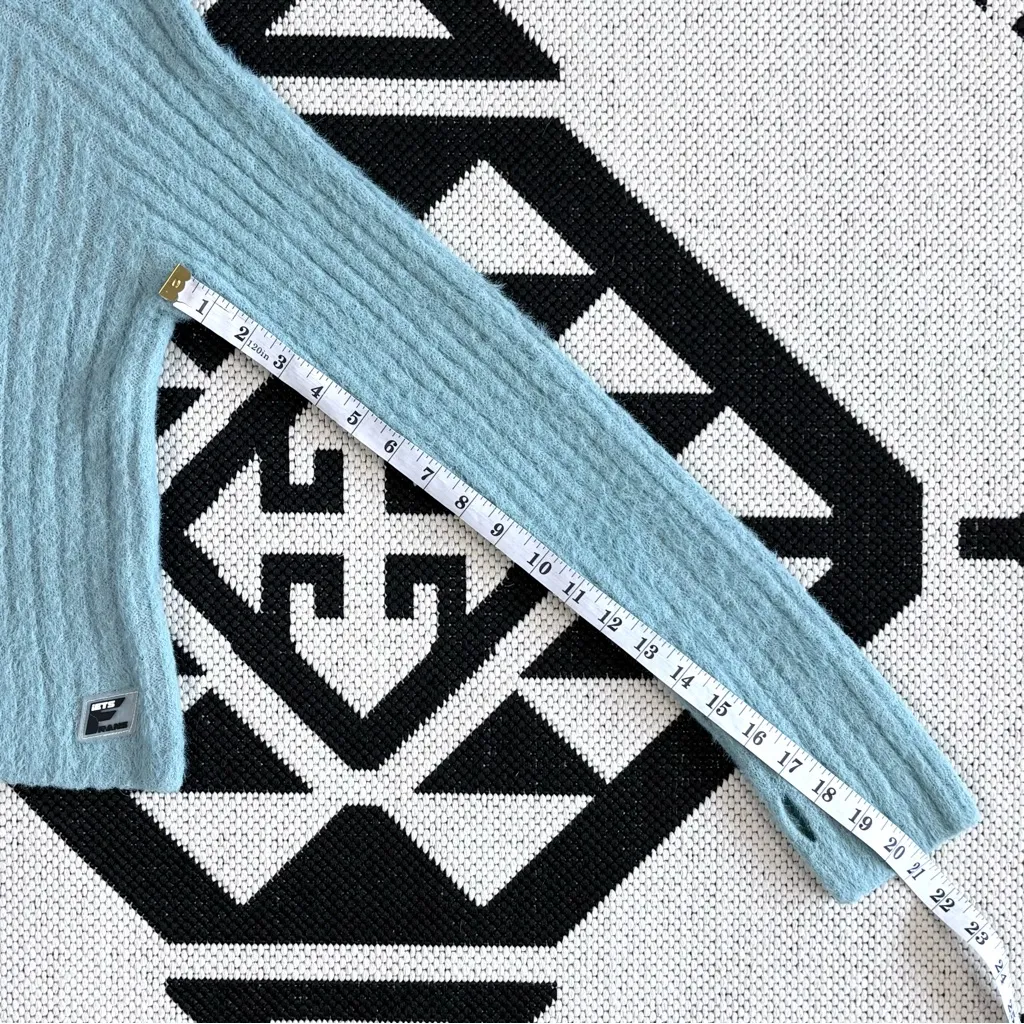 Urban Outfitters iets Frans… Eyelash Shrunken Hoodie Sweater Sweatshirt Large - Image 9