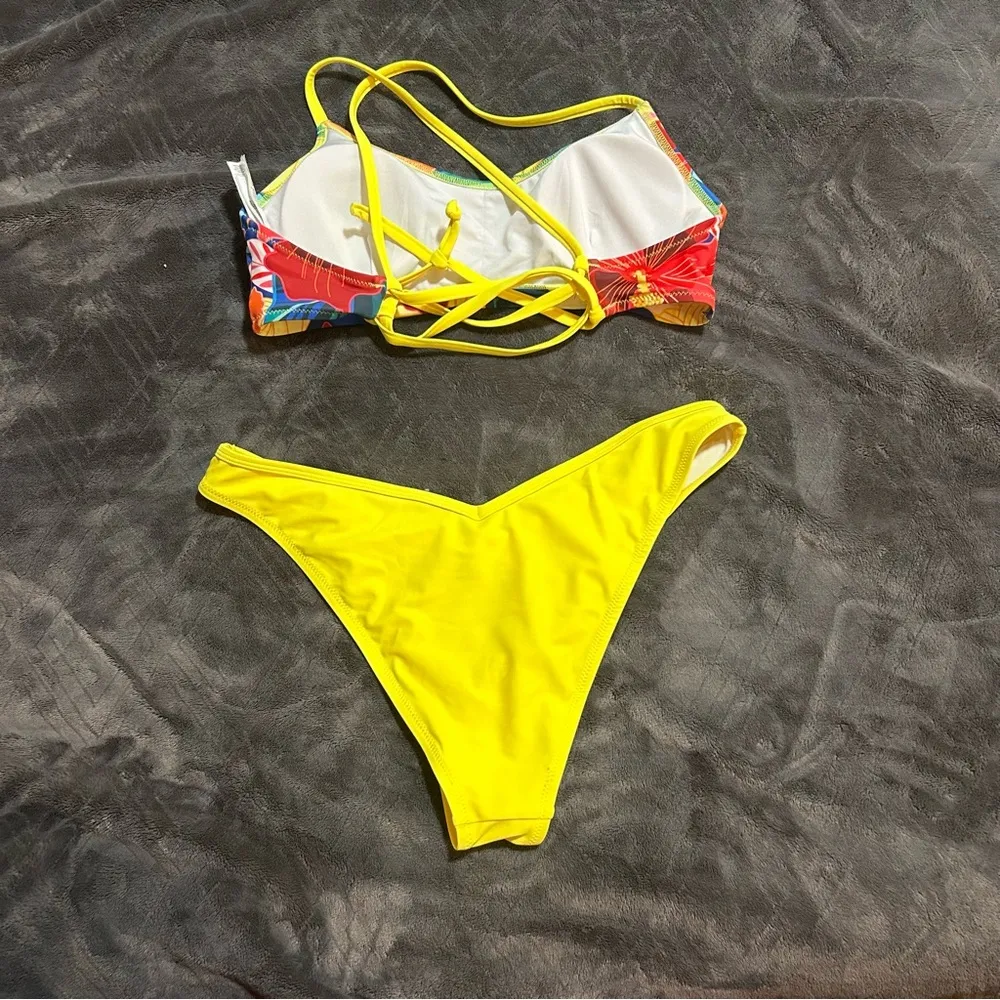 Cupshe floral bikini set- yellow bottoms - Image 3