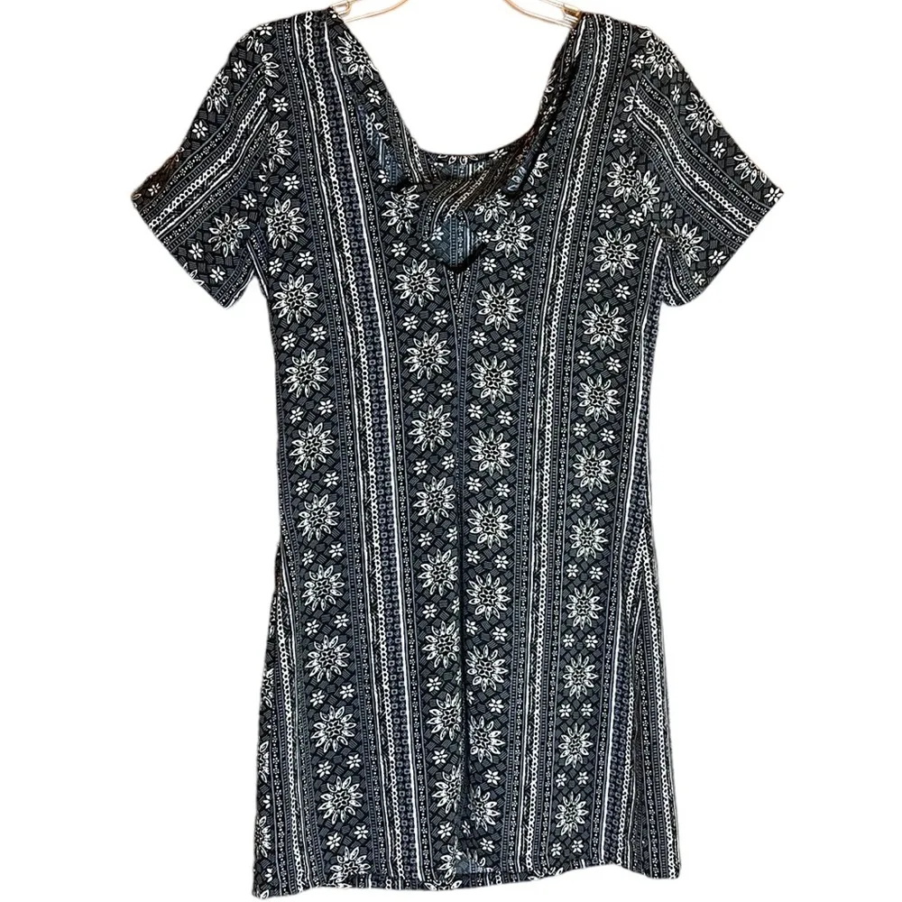 Hollister Navy & White Print Floral Design Short Sleeve Dress Crisscross Straps - Image 4