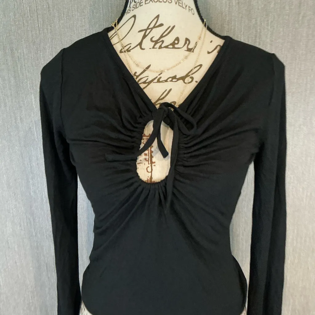 Silence + Noise Black Ruched Long Sleeve Blouse Size Medium - Image 2