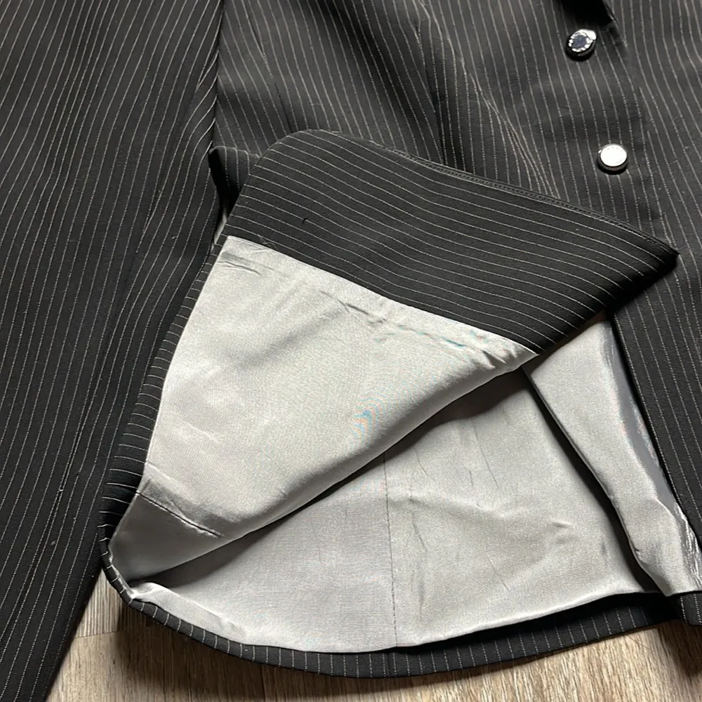 Tahari Arthur S. Levine Black Pinstripe Blazer Size 6 - Image 6