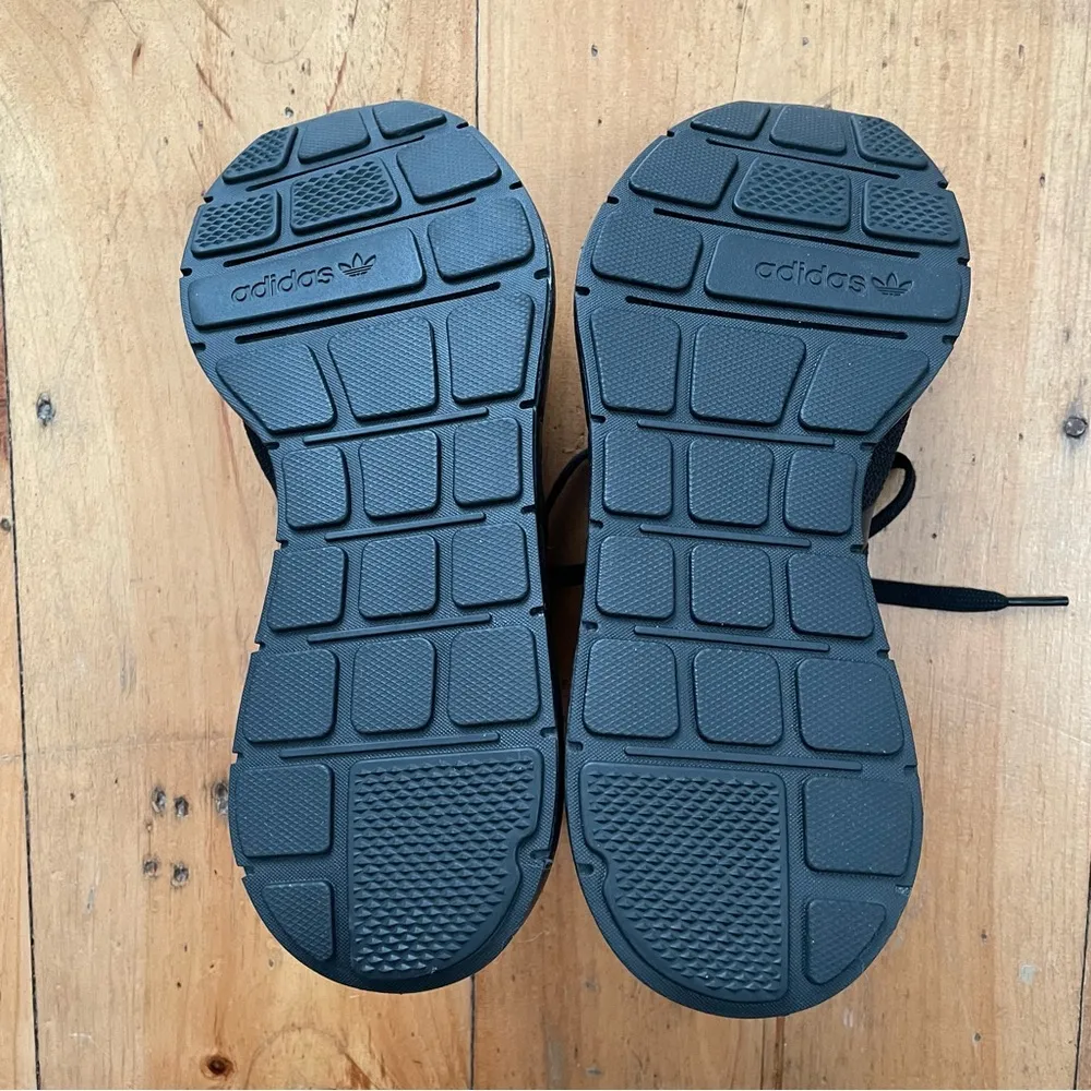 LIKE-NEW ADIDAS SWIFT RUN TRIPLE BLACK RUNNING SNEAKERS WOMENS SIZE 7 - Image 3