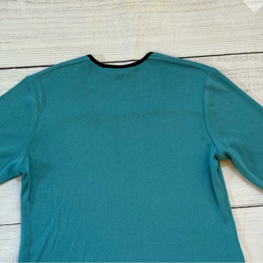 Exclusively Misook size medium teal blue + black side split blouse - Image 13