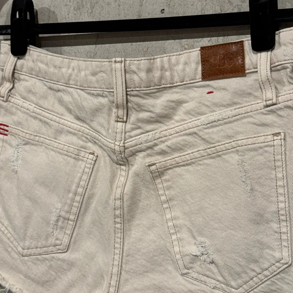 BDG Women's 26 Cream Essential High Rise Cutoff Distressed Jean Shorts Summer - Image 4