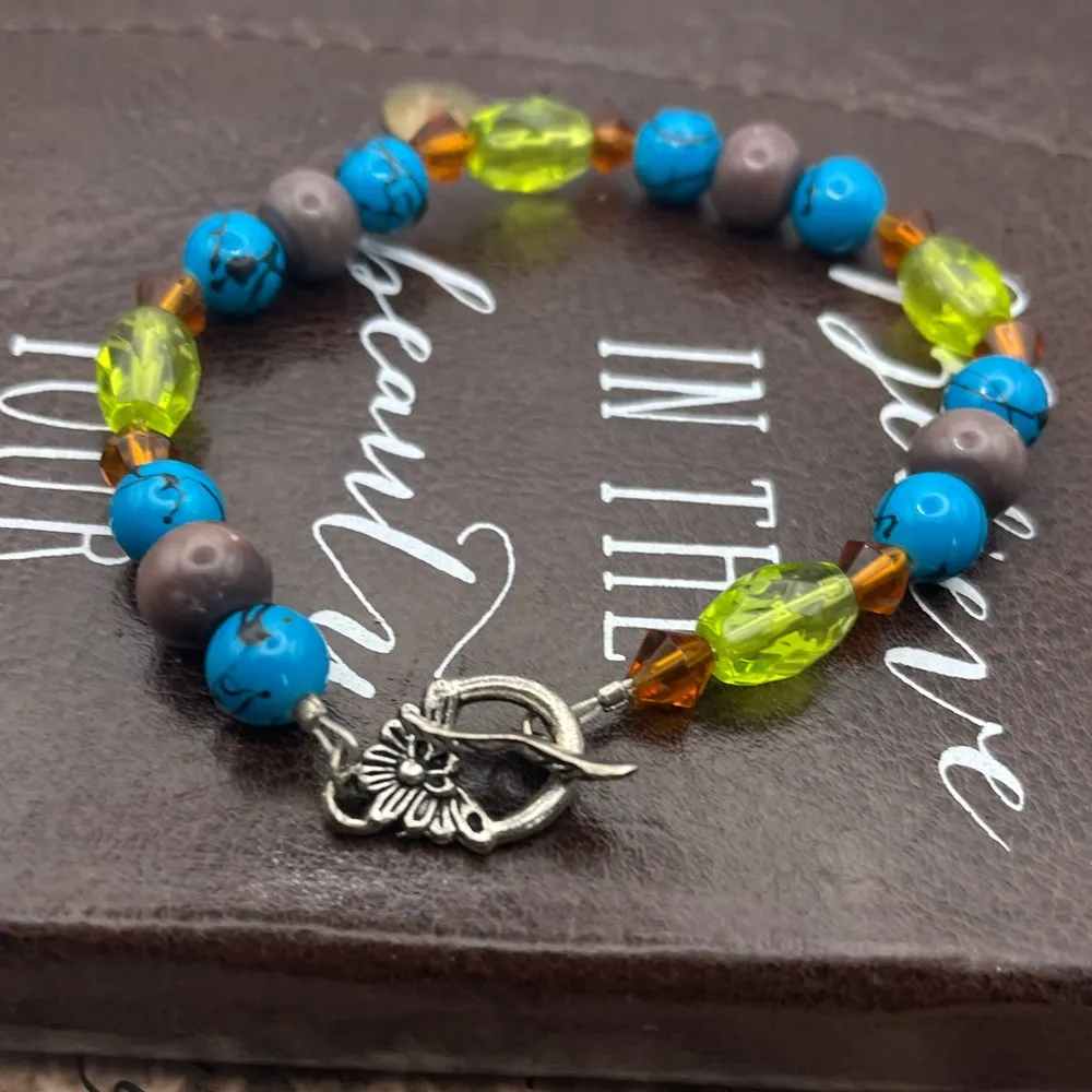 Colorful Vintage Beaded Bracelet with Silver Floral Clasp Green - Image 3