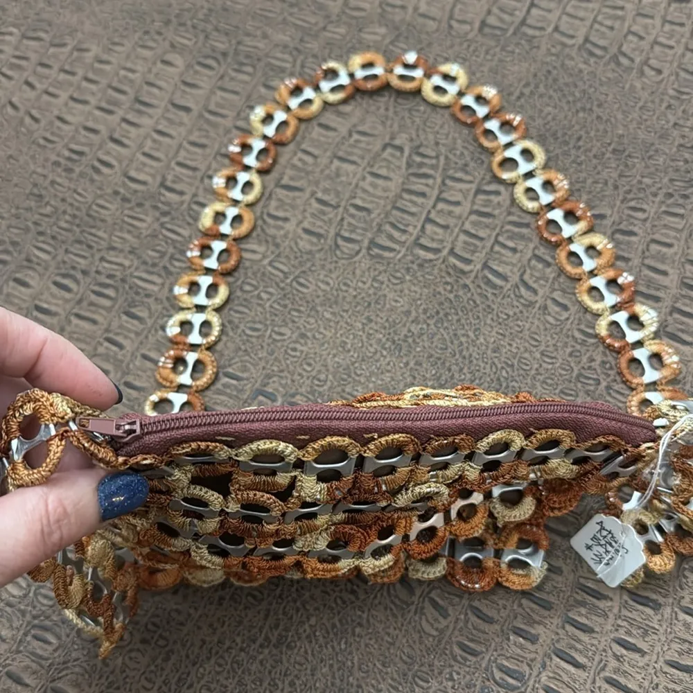 Handmade pull tab crossbody brown bag - Image 5