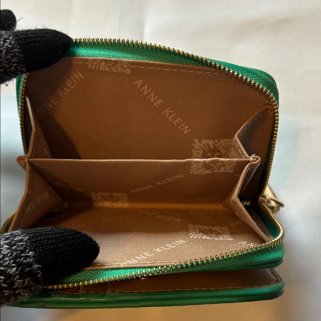 Anne Klein Vibrant Green Leather Wallet EUC - Image 6