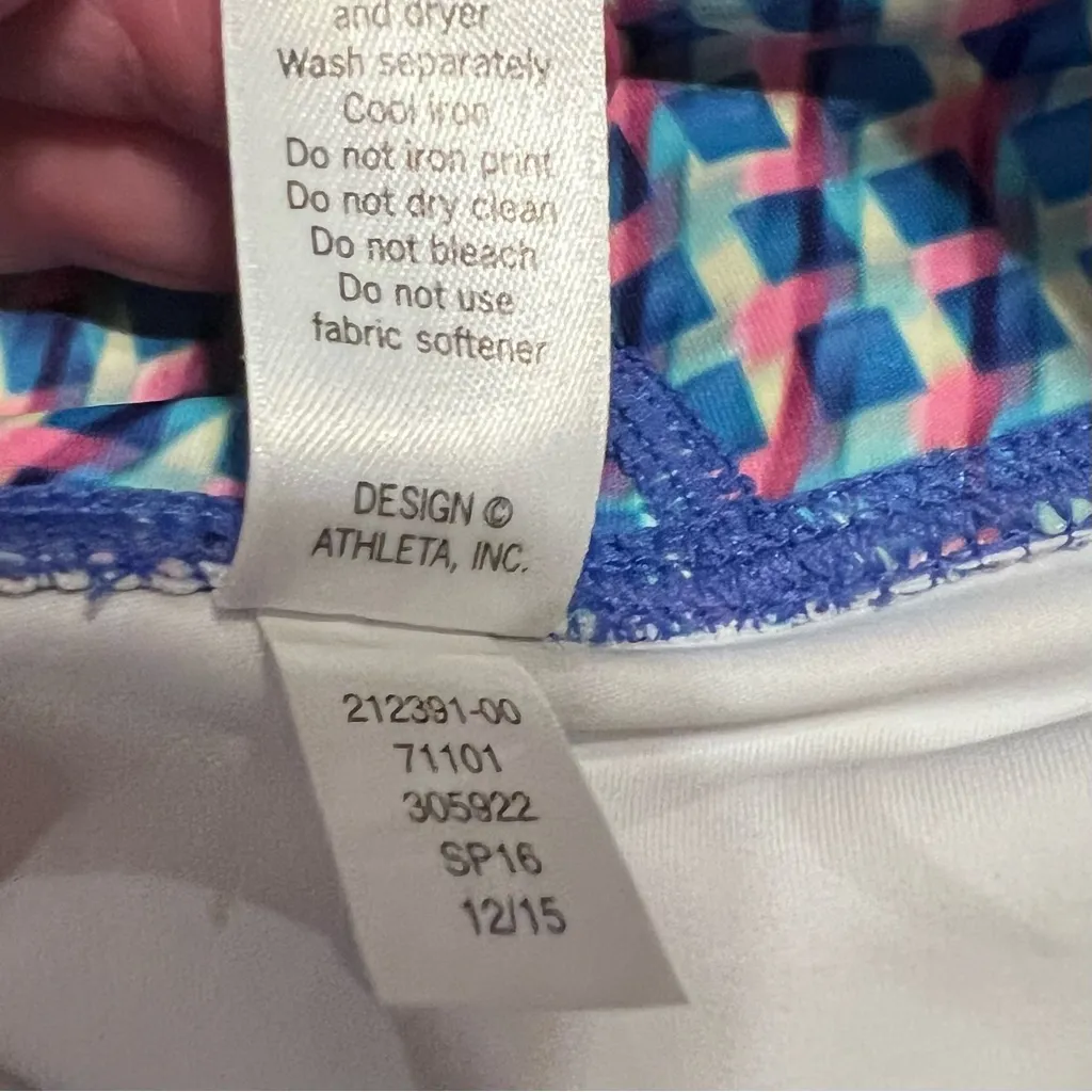 Athleta Multi Color Pink & Blue Ombre Vivid Sonar Capri‎ Leggings Size Medium - Image 9