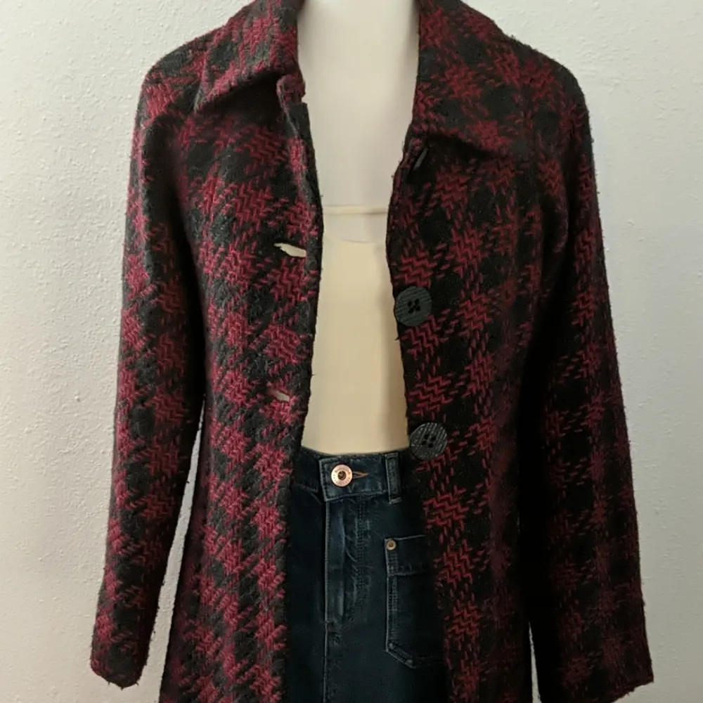 Mac & Jac | Black and Red coat Size 2 - Image 3