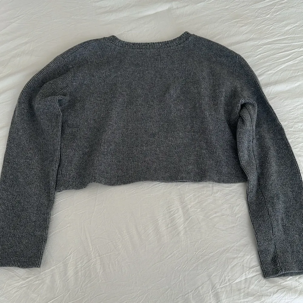 Zara knit cropped gray sweater - Image 4
