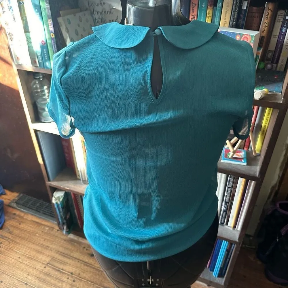ModCloth green semi sheer Peter Pan collar feminine top - Image 2
