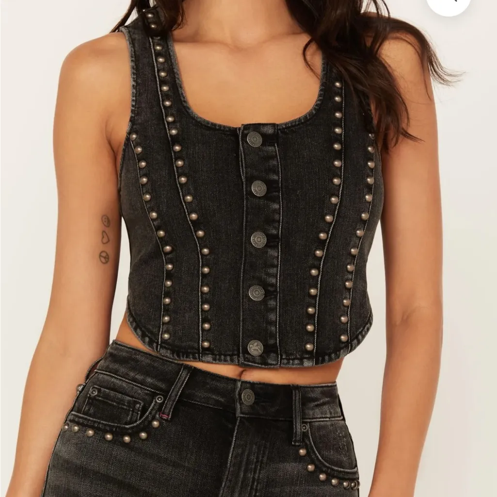 Idyllwind Black Studded Denim Crop Top - Image 2