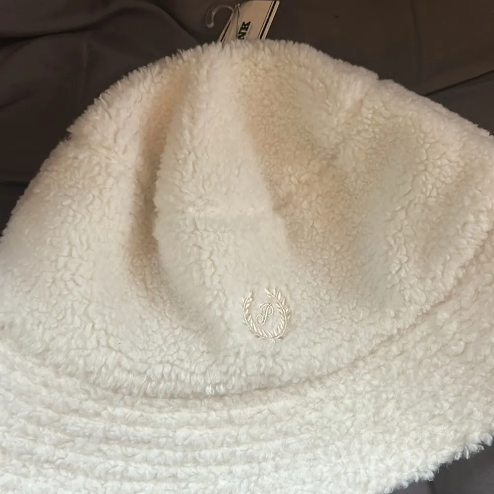 NWT - PINK (Victoria Secret) PLUSH TEDDY BUCKET HAT - Image 4