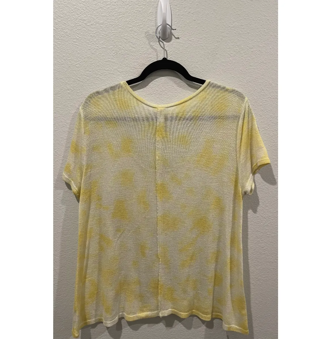 LIVE LOVE DREAM Yellow White Tie Dye Lightweight Short Sleeve Knit Sweater - Image 3