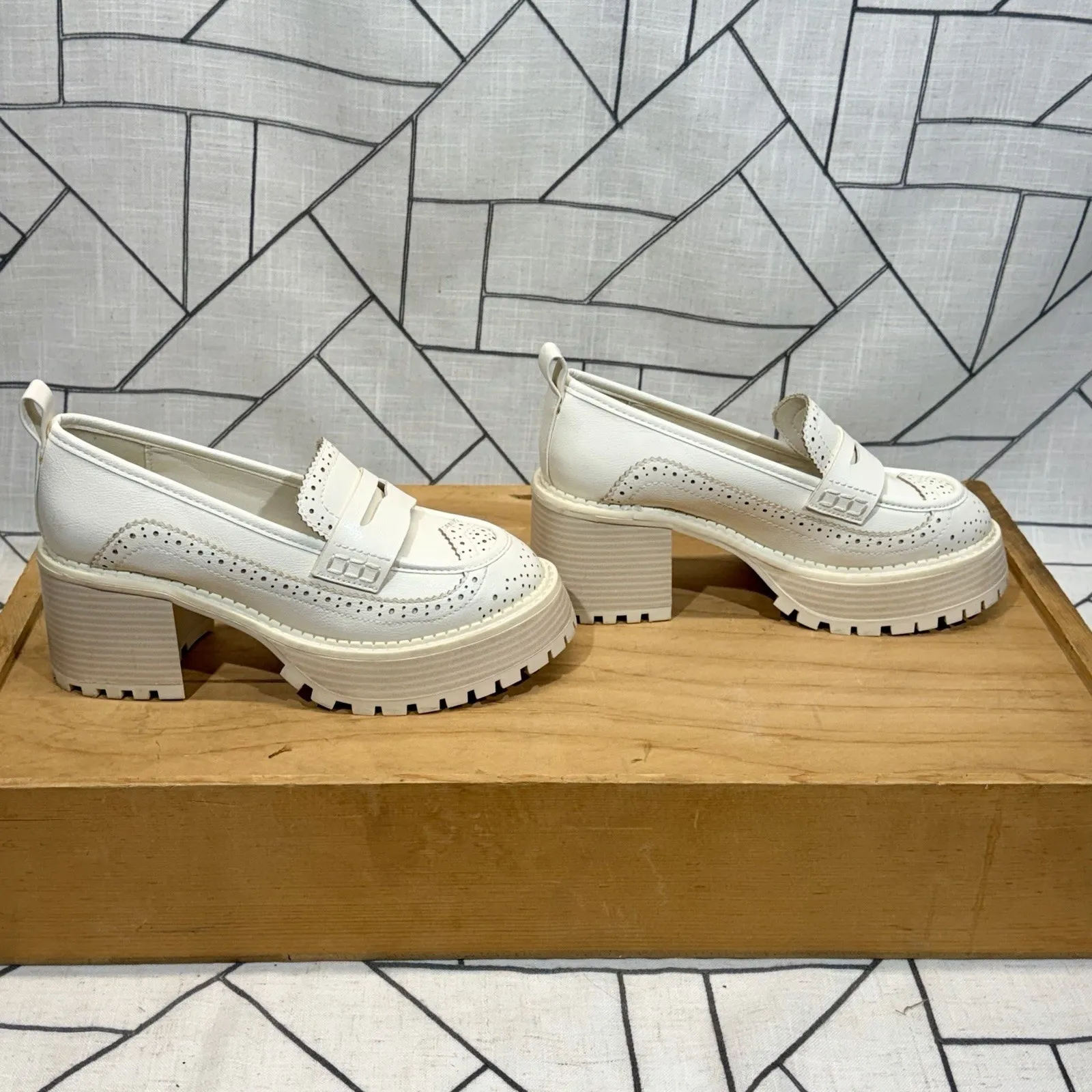 MIA Women's Deena Round Toe Platform Lug Sole Loafers Bone Size 7 - Image 3