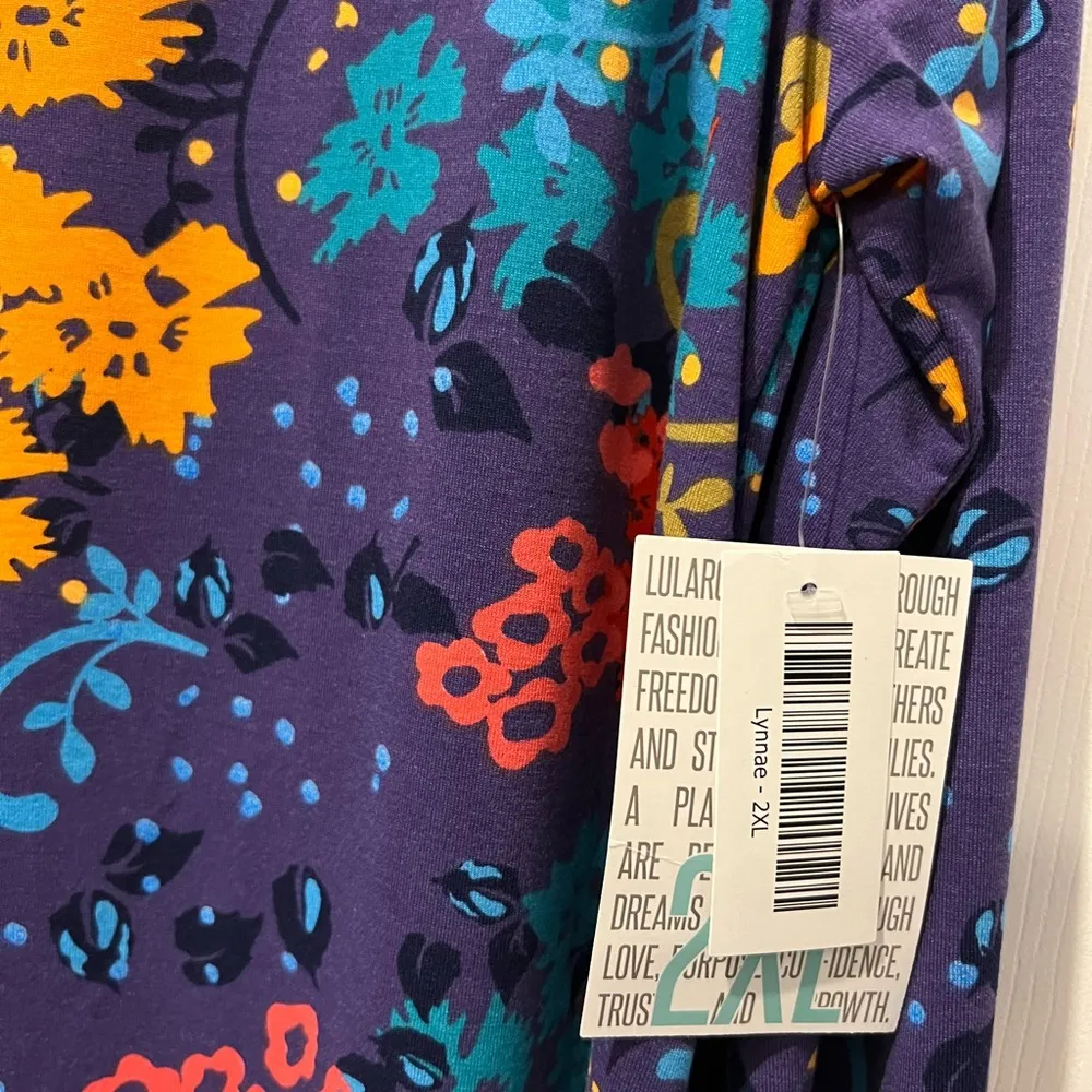🌚LuLaRoe Lynnae Long Sleeve Top 2XL - Image 2