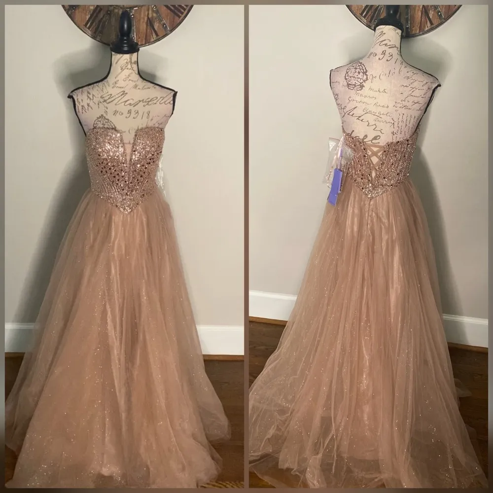 Sparkly mocha gold a line ballgown prom dress Size 6 - Image 3
