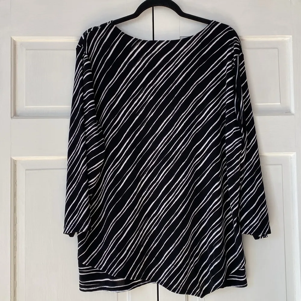 Chico’s Size 3 Easywear Black‎ and White Abstract Flattering Top Chicos Size XL - Image 7