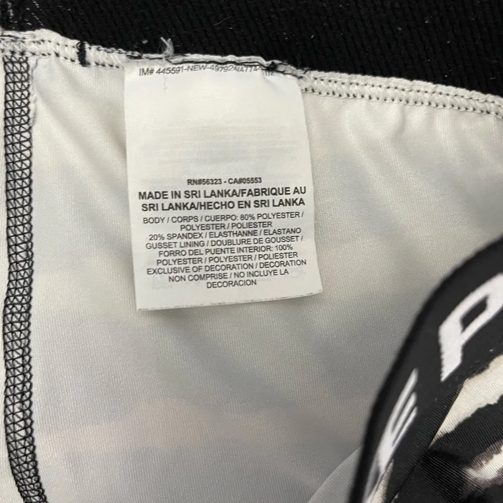 💜Nike Pro Capri Leggings Woman’s Zebra Stripped Dri Fit Athletic Pants, Size S - Image 5