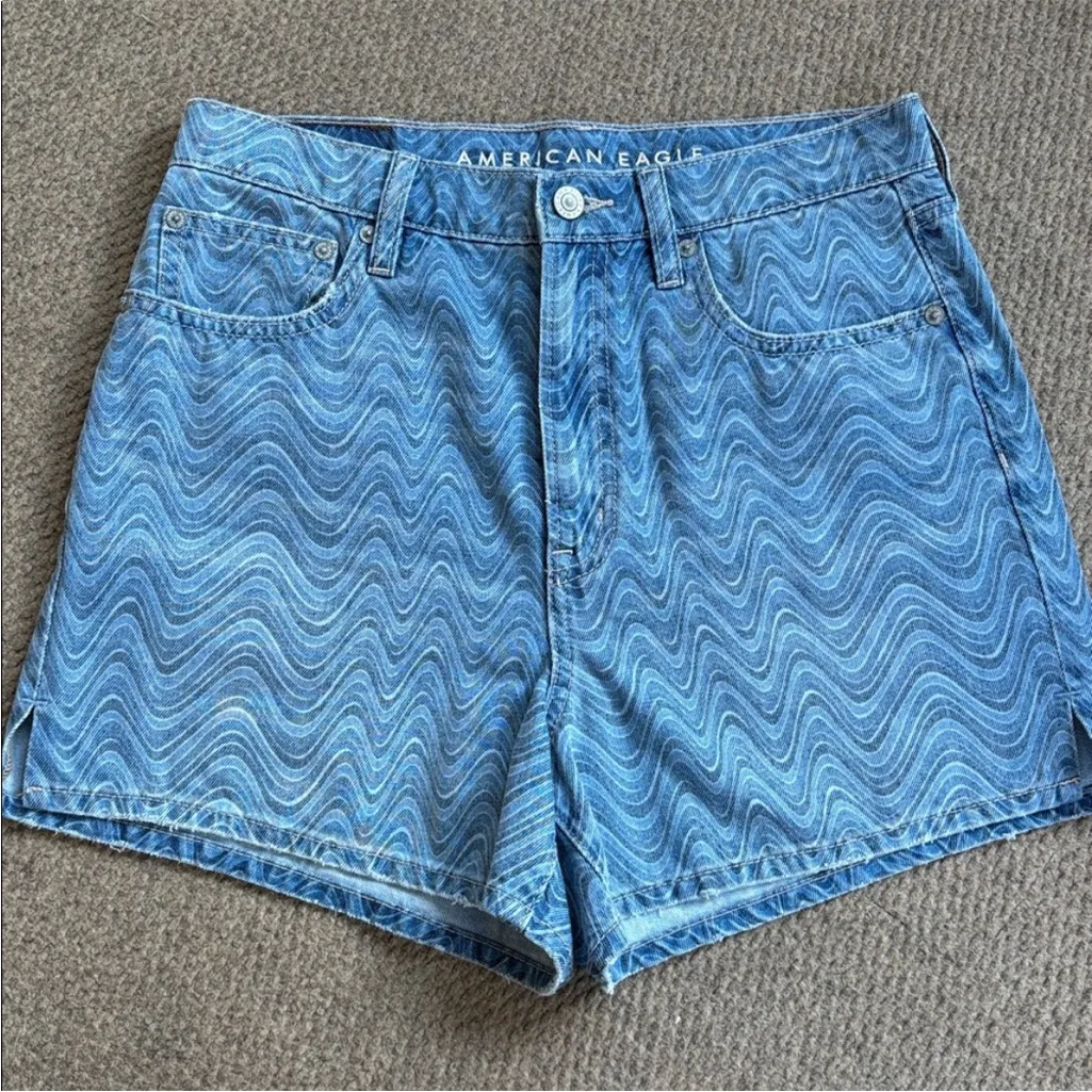 NWOT American Eagle Highest Rise 90s
Boyfriend Shorts Wave Pattern Blue Size 6 - Image 4