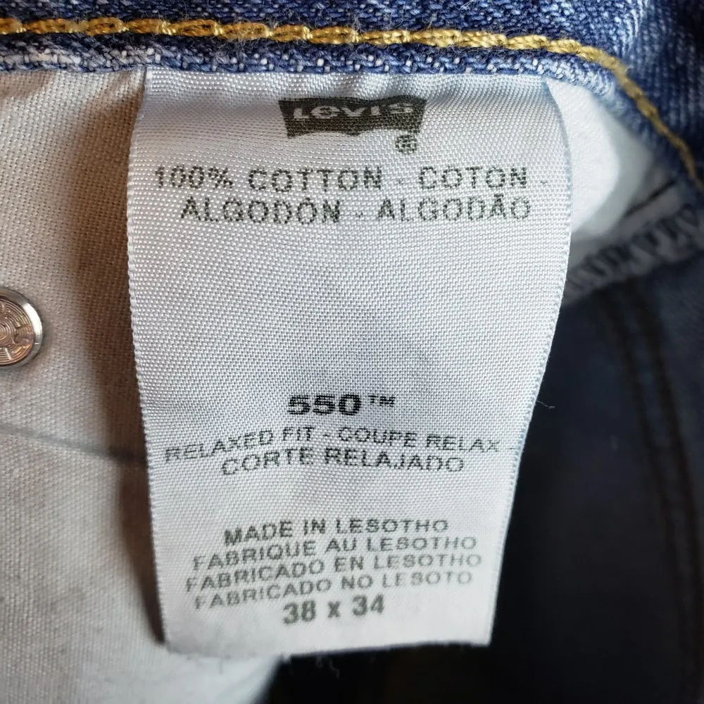 Levi's 550 Mom Cut-Off Hi-Rise Denim Shorts Size 38 - Image 6