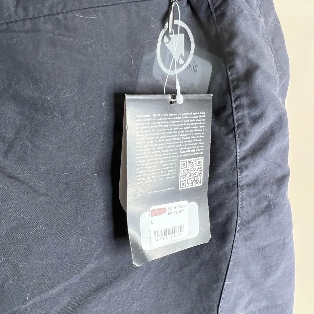 NWT Endura women’s pulse shorts size large Black - Image 6