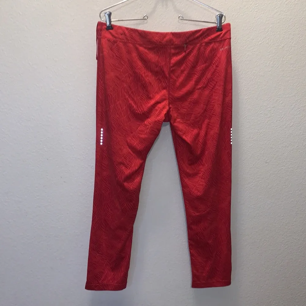 Nike Dri Fit red patterned cropped athletic leggings - Image 5