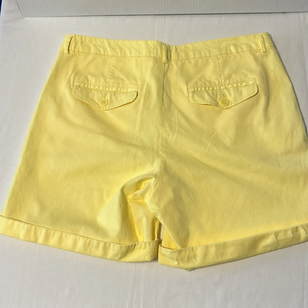 United Colors of Benetton Women’s Textured Cuffed Yellow Shorts Sz 8-NWOTS - Image 4