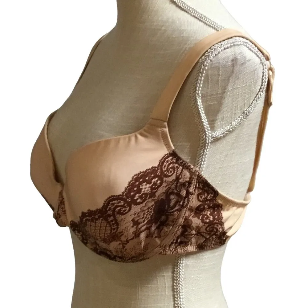 NWOT 3D Illusion Lace T - Image 5