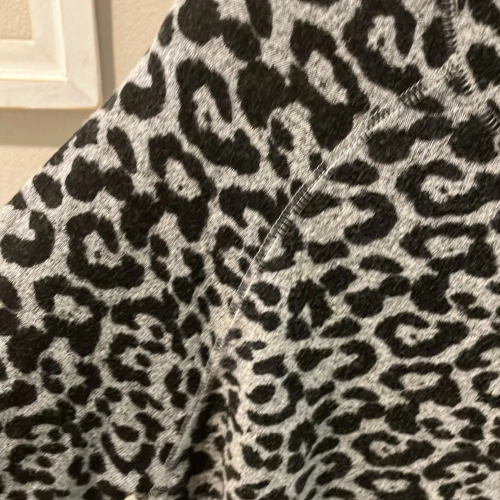 Coin 1804 Black Grey Animal Print Soft Stretchy Lightweight Sweater Size L - Image 2