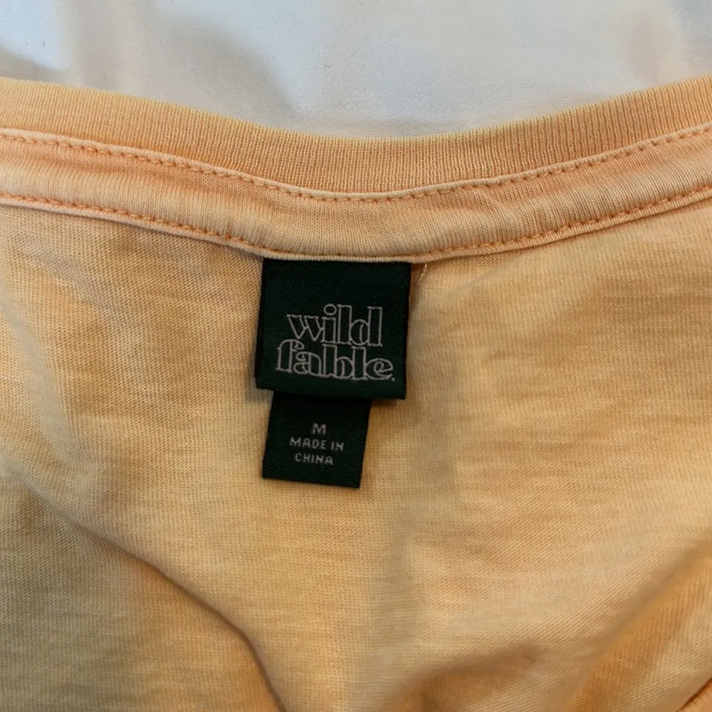 Wild fable orange crop t-shirt with ruffle detailing on bottom Sz M - Image 3