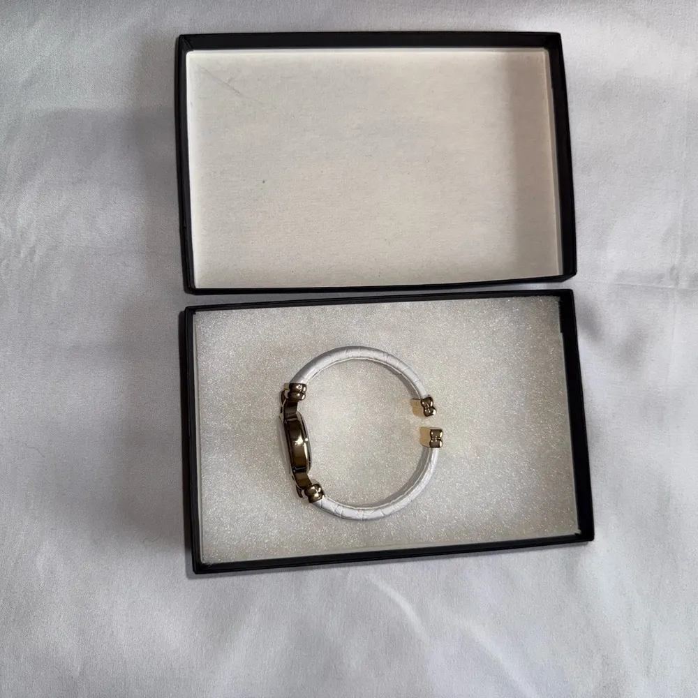 Elegant Gold and White Women's Watch - Image 2