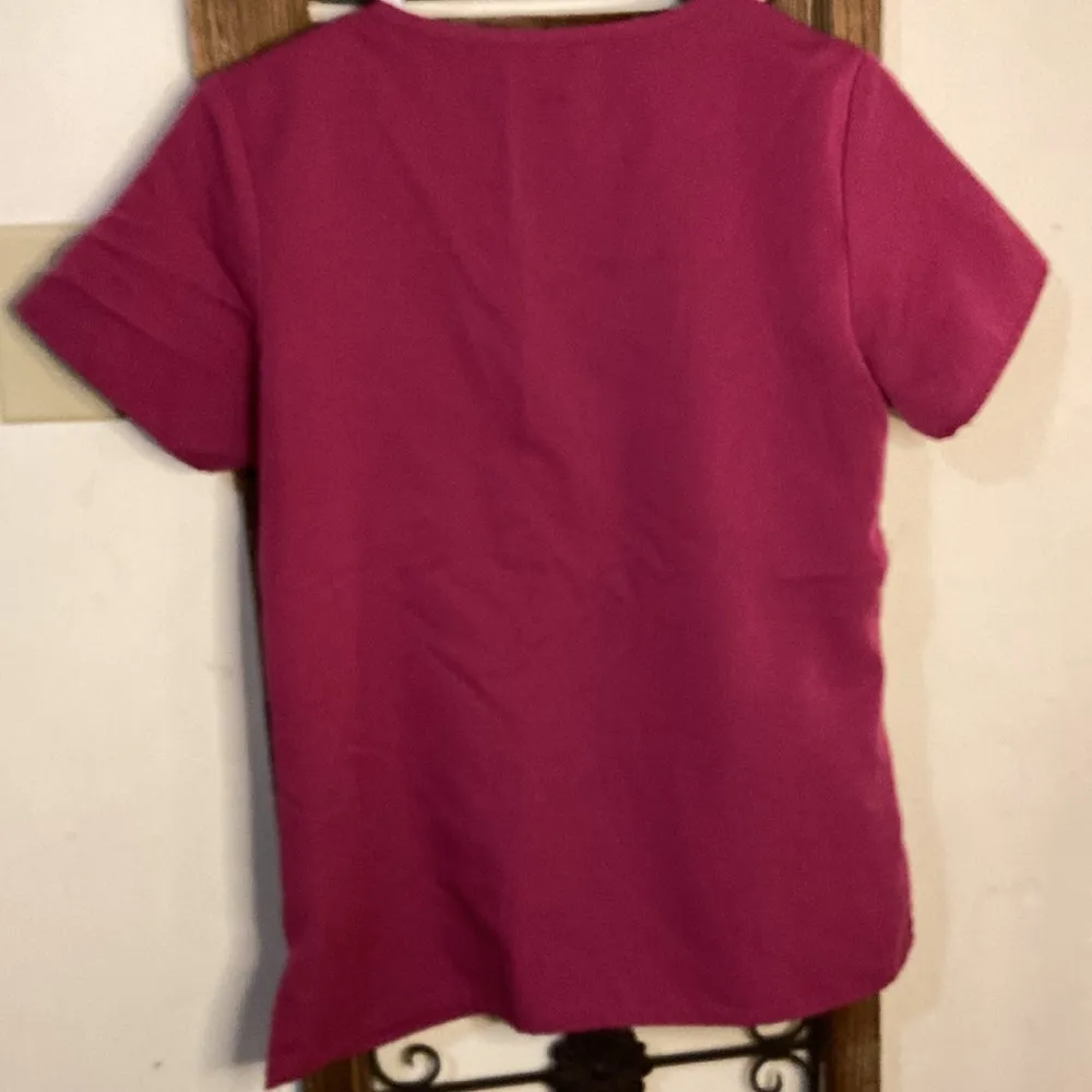 Maven Scrub nursing top with pockets pink XS - Image 4